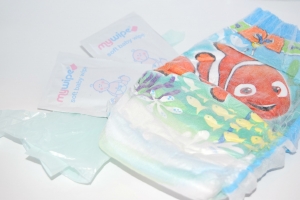 Huggies Little Swimmers Medium (Size 3/4) Nappy and 2 Wipes